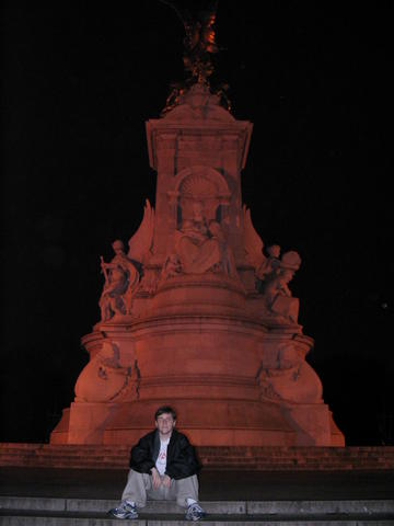 Buckingham Palace Statue and Mike